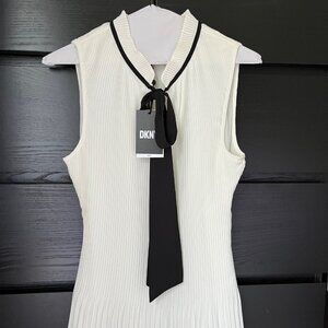 DKNY White Bow Tie Pleated Sleeveless Shirt - Office, Formal - NWT. Size M